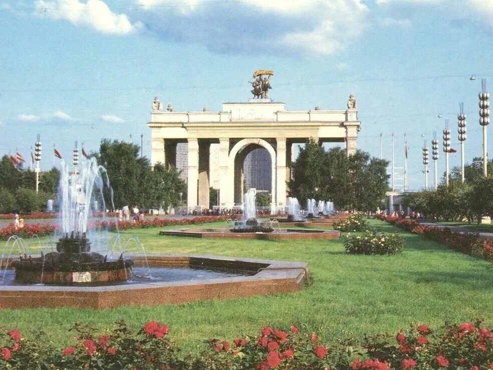 Солнечный день на ВДНХ в 1970 году