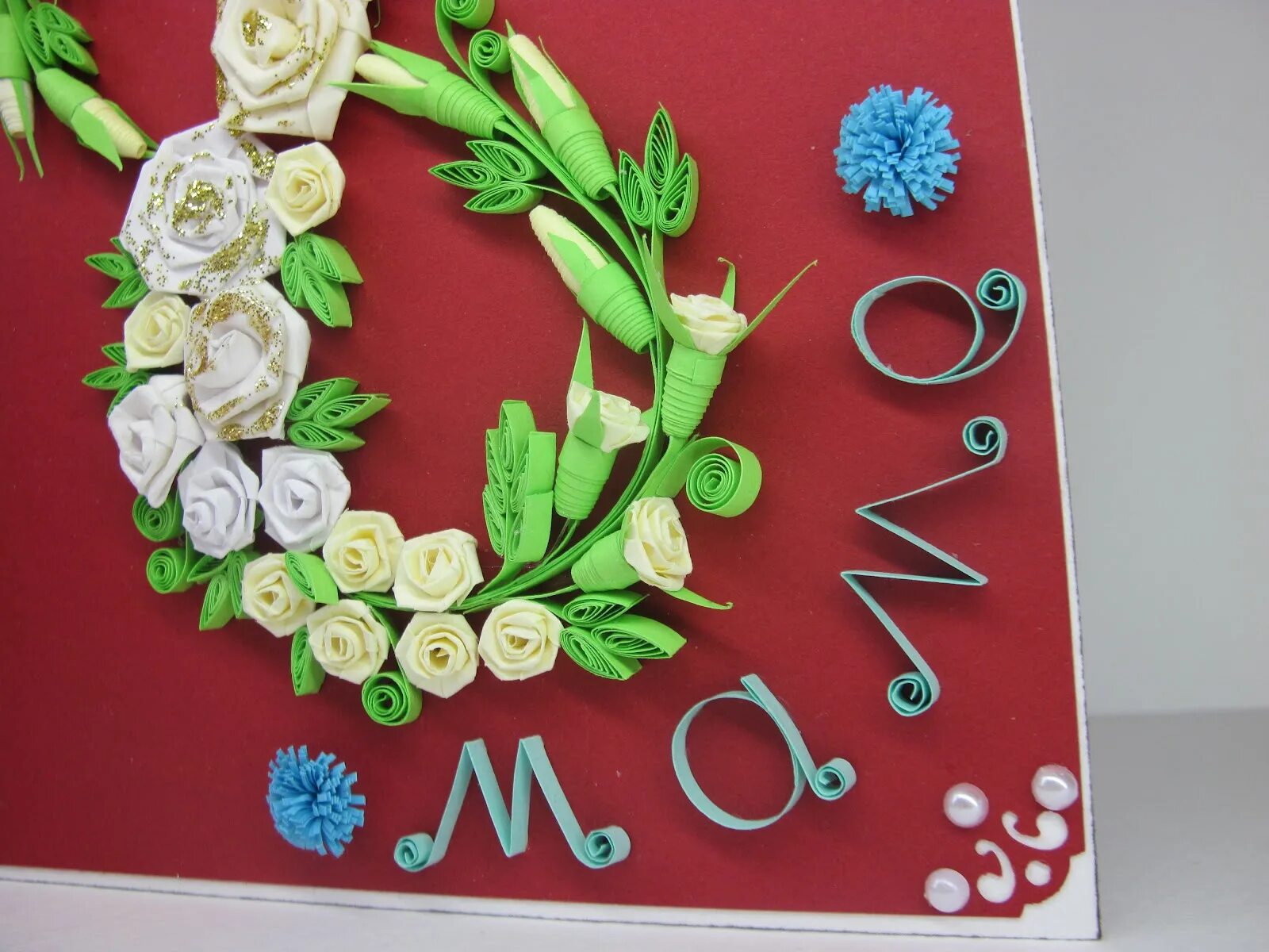Объемная аппликация. Поделлкик8марта. Поделки из цветной бумаги. Аппликация открытеа "букет для мамы". Аппликация для дошкольников.