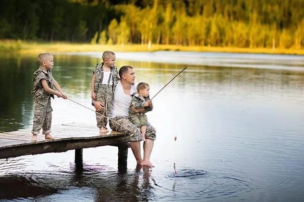 Семья на рыбалке. Рыбалка летом. Рыбалка всей семьей. Фотосессия рыбалка семейная.