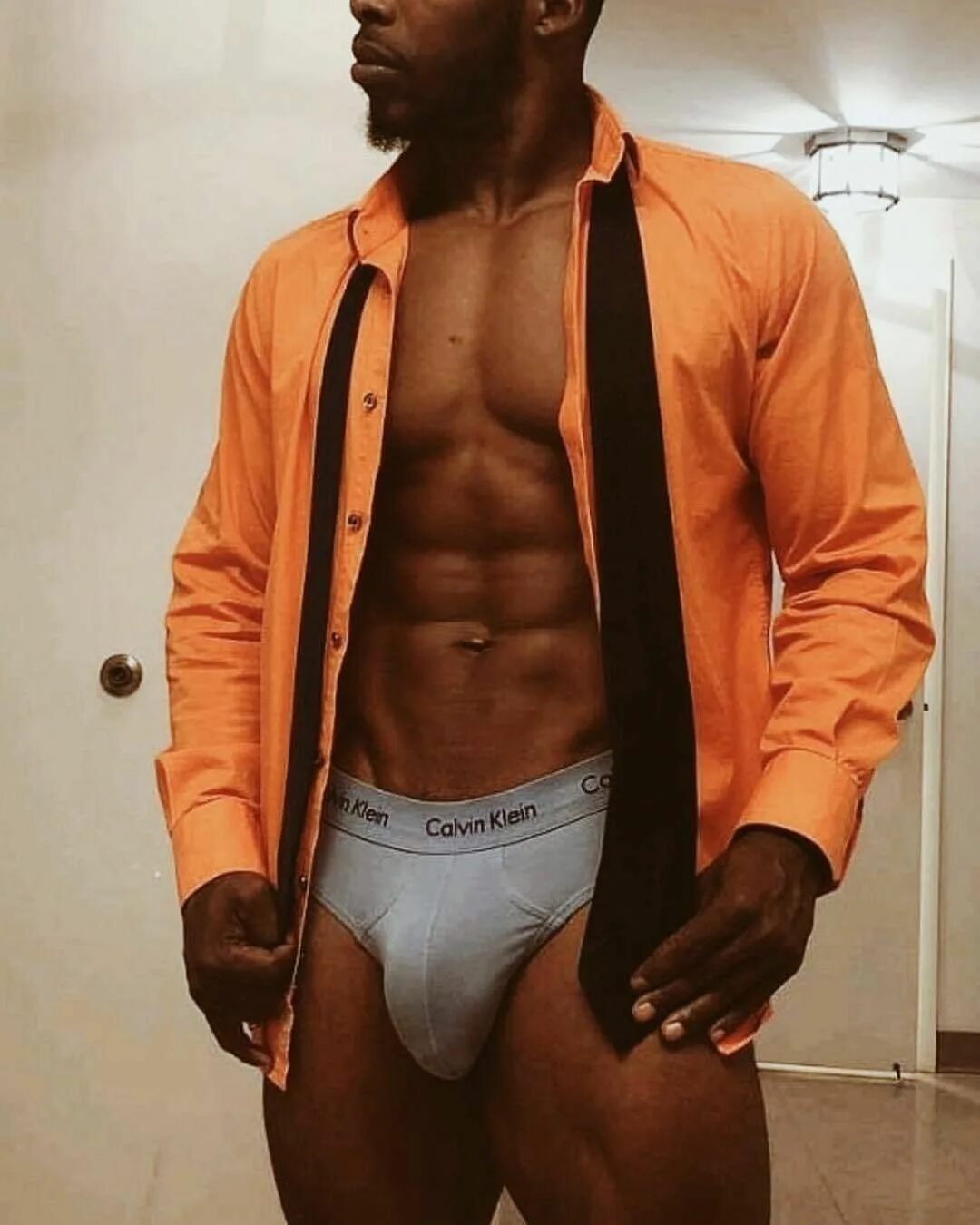 Super dick. Usher bulge. Роберто Моретти.