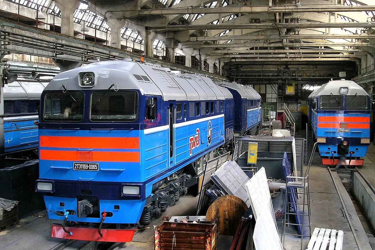 2тэ116-1591. Луганский паровозостроительный завод. Луганский тепловозостроительный. Тепловозы луганского завода. Луганский ворошиловградский тепловозостроительный завод.