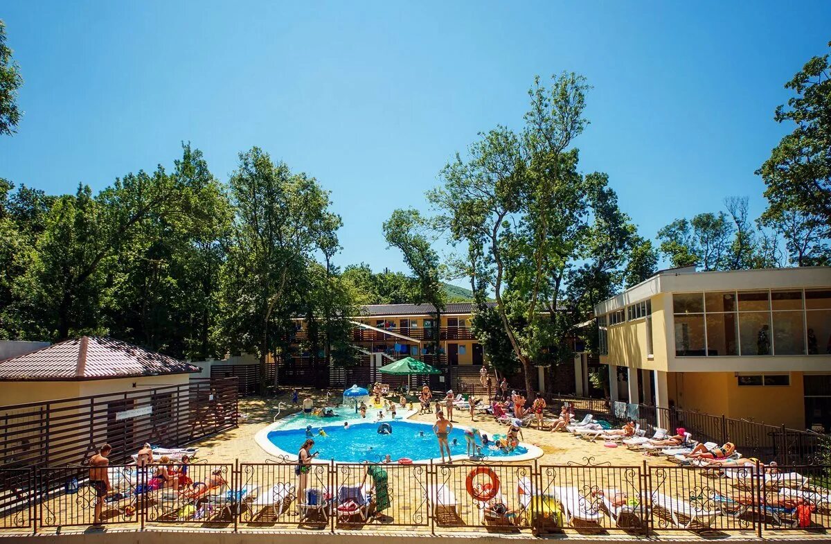 Кабардинка санаторий на море. Кабардинка санаторий на море. Санаторий жемчужина моря краснодарский край. Жемчужина моря кабардинка бассейн. Жемчужина моря, санаторий 3*.