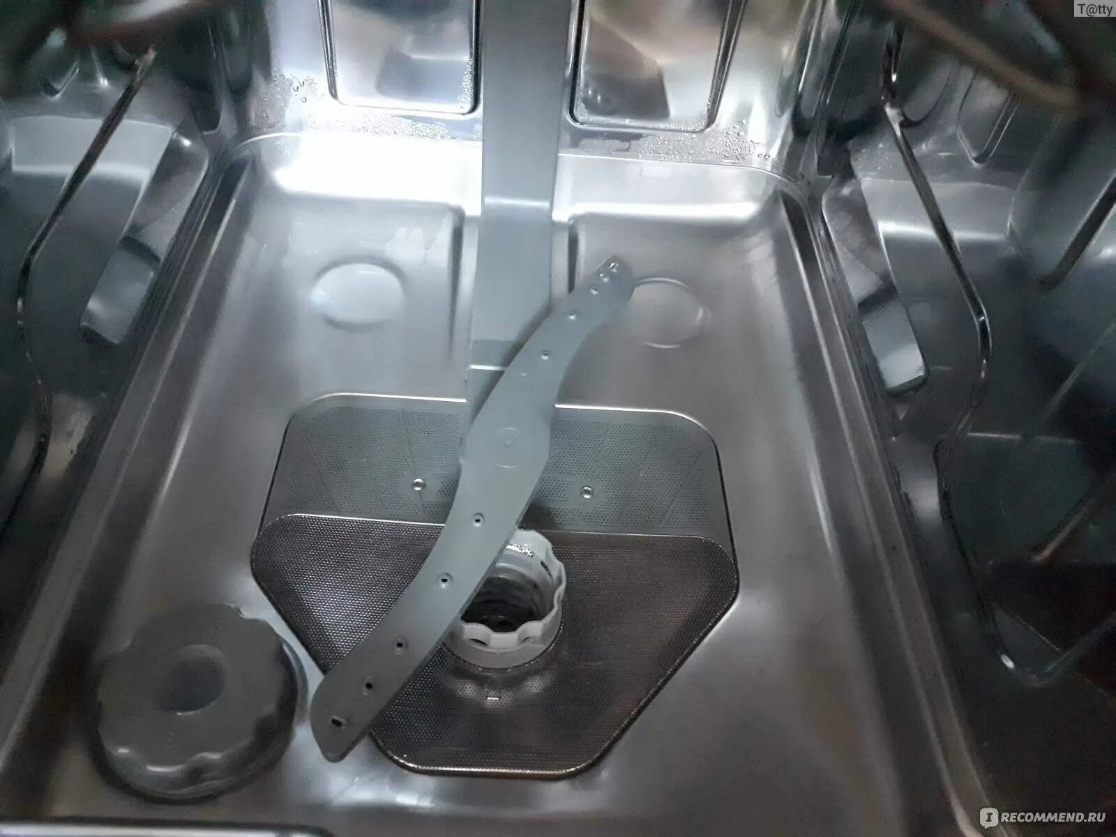 Посудомоечная машина вода на дне. Посудомоечная машина mfd45s110w. mfd 45s110 w импеллер. посудомоечная машина mfd45s320w смотровое окно ополаскивателя.