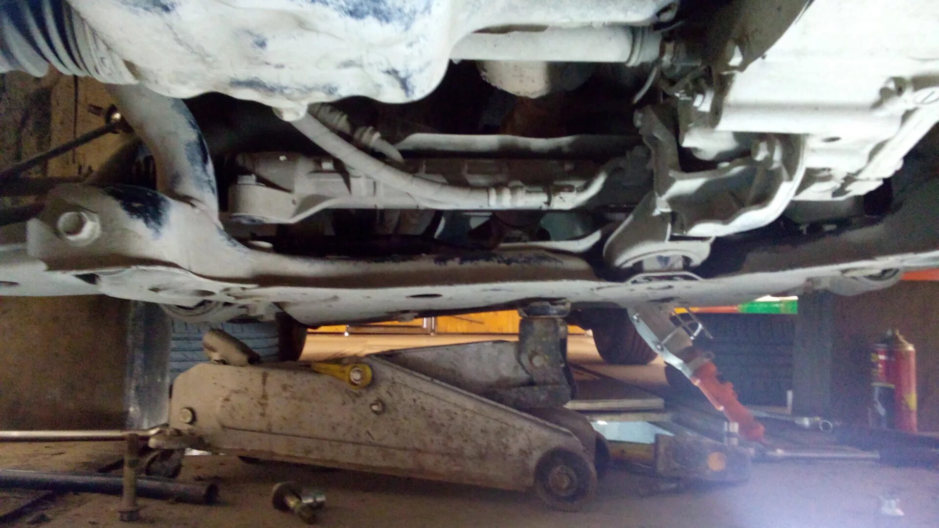 Замена амортизатора mazda