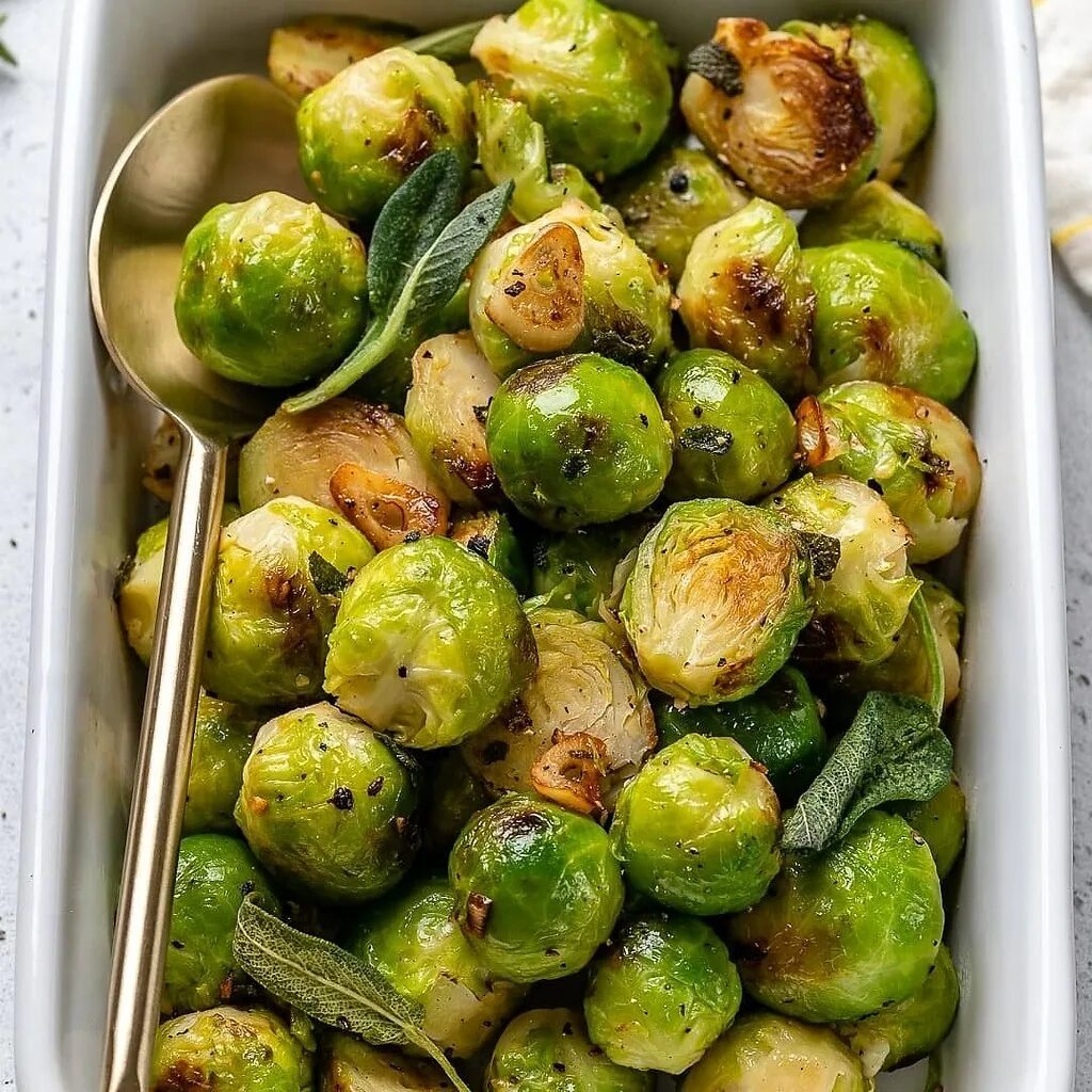 Капуста тушенная капуста тушеная. Кваленная тушеная капуста. Как вкусно приготовить свежую капусту. Солянка тушеная капуста. Блюда из капусты.