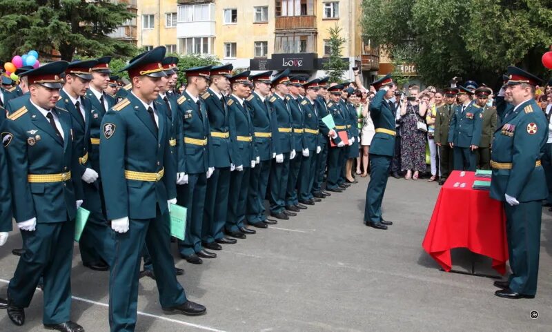 Выпускной в военном институте. Институт войск национальной гвардии новосибирск. Учебные заведения внутренних войск в 1950 годы. Институт войск национальной гвардии новосибирск. Вузы вв.