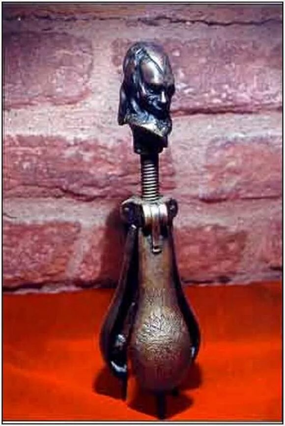 Пытка груша страданий средневековая. Пытка груша. Груша страданий орудие пытки. Груша пыточный инструмент германия 16 век. Средневековые пыточные орудия.