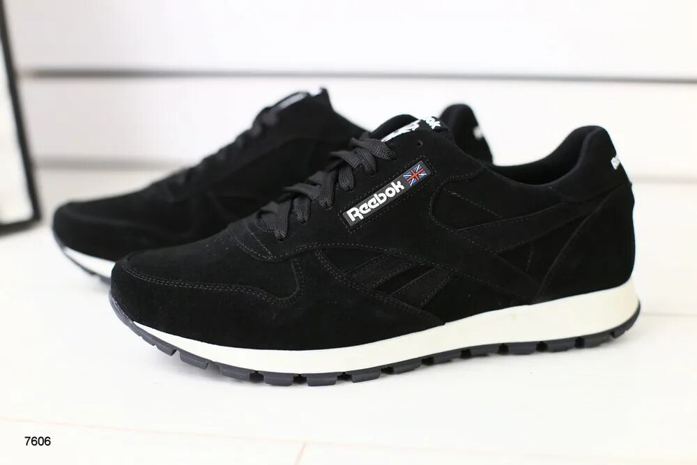 Кроссовки мужские из натуральной замши. Reebok classic черные замшевые мужские. Кроссовки мужские из натуральной замши. Кроссовки рибок мужские замшевые черные. Кроссовки soho мужские.