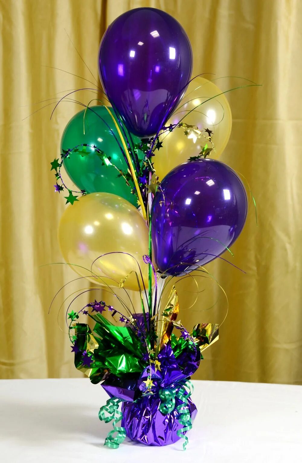 Зелено фиолетовый шар. Красивые композиции с шарами. Интересные композиции из шаров. Необычные композиции шаров. Воздушные шары.