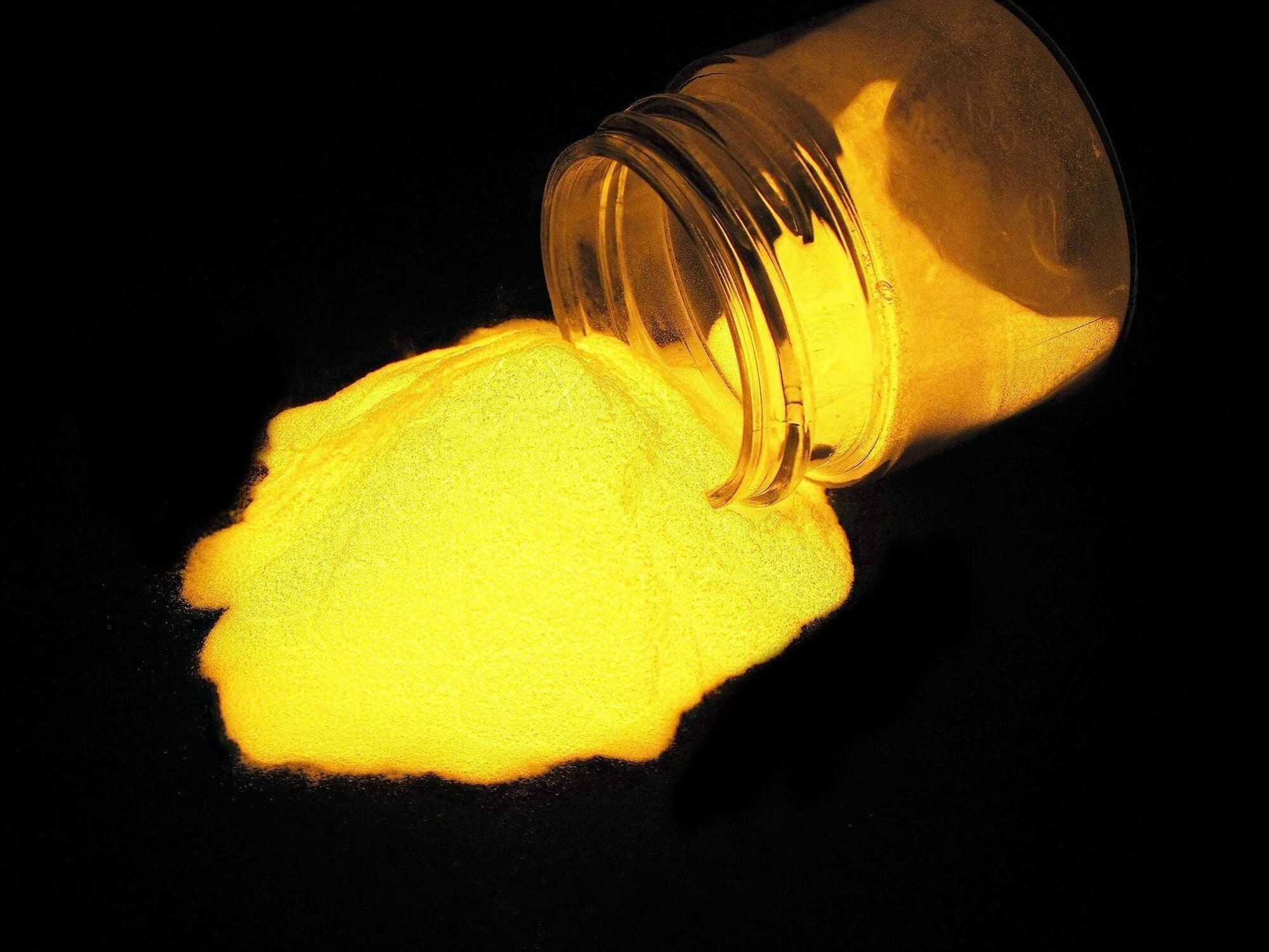 Темно желтая краска. Тат 33 люминофор. Люминофор жёлтый. Люминофор желтый краска. Люминофорная порошковая краска желтая.