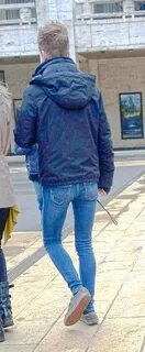 Человек может описаться