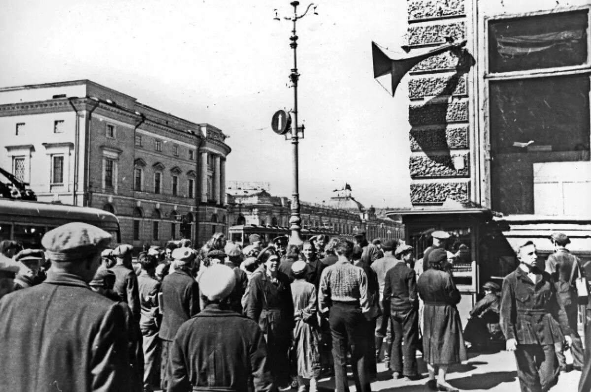 Ленинград 1 июня. Блокадный репродуктор левитана. 22 июня 1941 репродуктор. блокада ленинграда репродуктор. репродуктор в блокадном ленинграде.