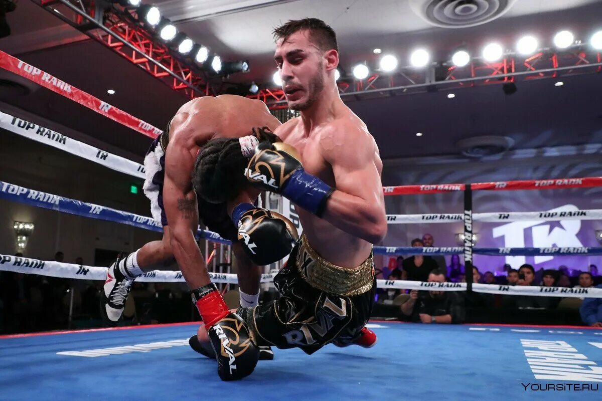 Ананян матиас. Дадашев. Боксер максим дадашев последний бой. Бой максима дадашева. Максим дадашев последний бой.