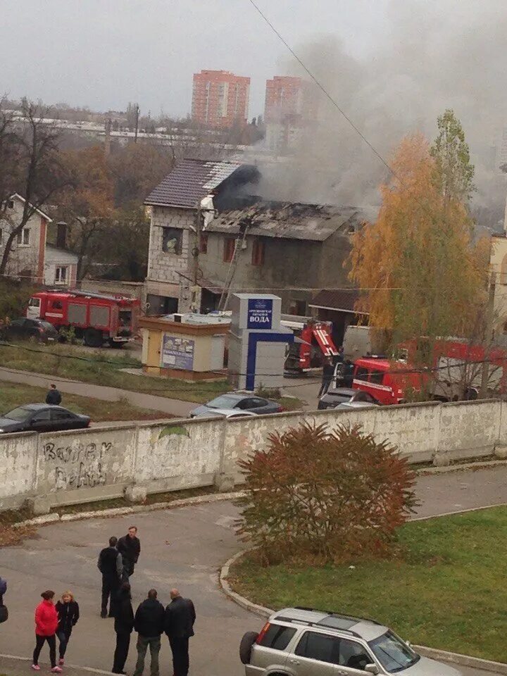 Пожар в Воронеже. Что горит в Воронеже. Пожар в Воронеже сейчас. Воронеж пожар левый берег. Громкие хлопки в воронеже сегодня