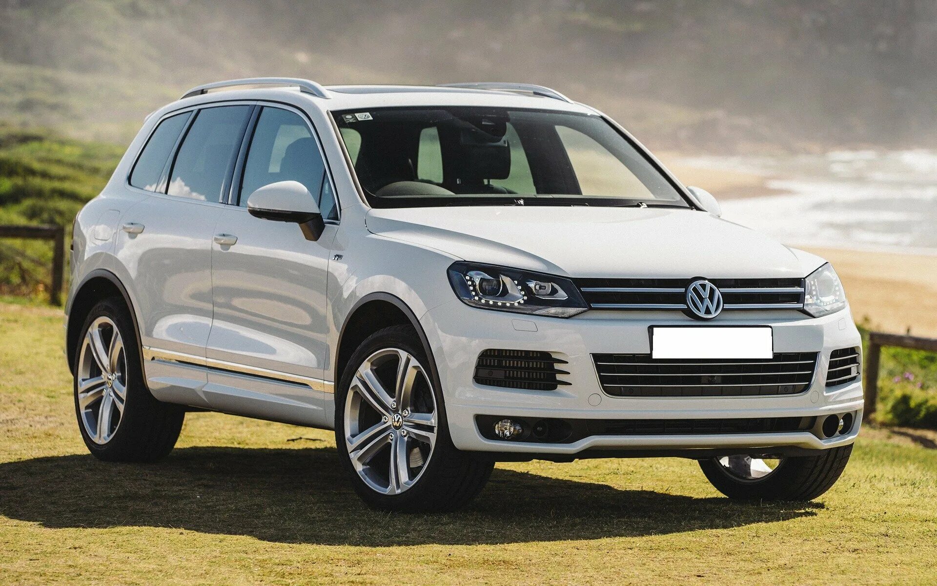 Машина volkswagen touareg. Машина Фольксваген Туарег. Джип Фольксваген Туарег. Volkswagen Touareg r-line 2011. Touareg 2011 r line.