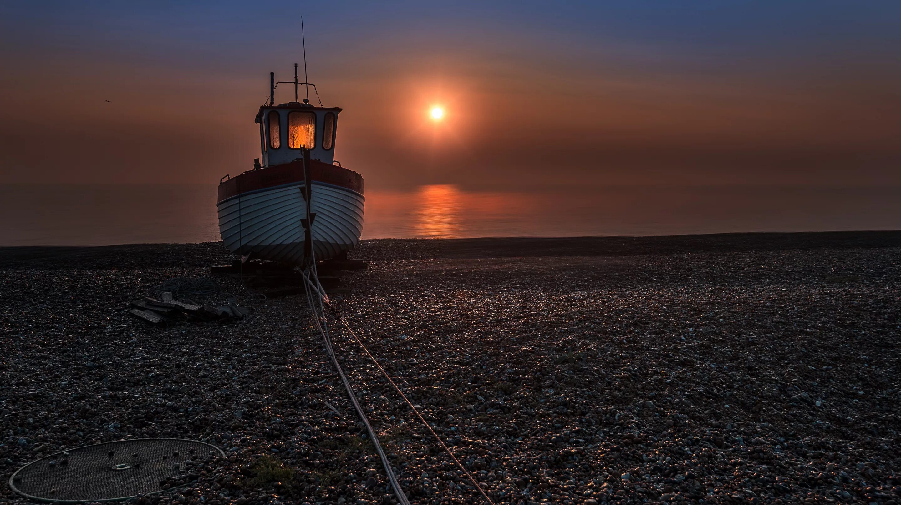 Ван пис пираты карибского моря. Наш корабль стоял на берегу. Ночь в море. Наш корабль стоял на якоре у берегов африки день был прекрасный. Наш корабль стоял на якоре у берегов африки.