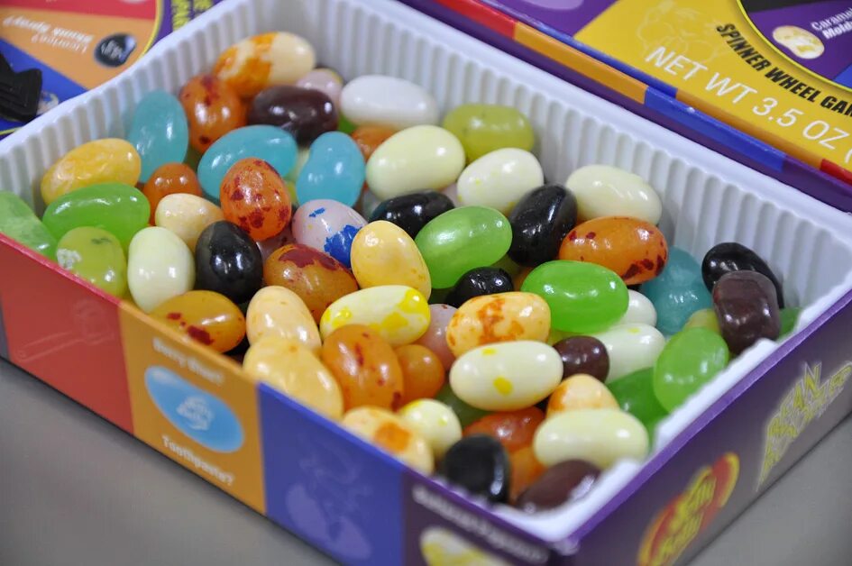 Jelly beanbrainss. Конфеты Bean Boozled. Джелли Белли. Бен бозлид конфеты. Драже Джелли Бин ассорти 24 вкуса.