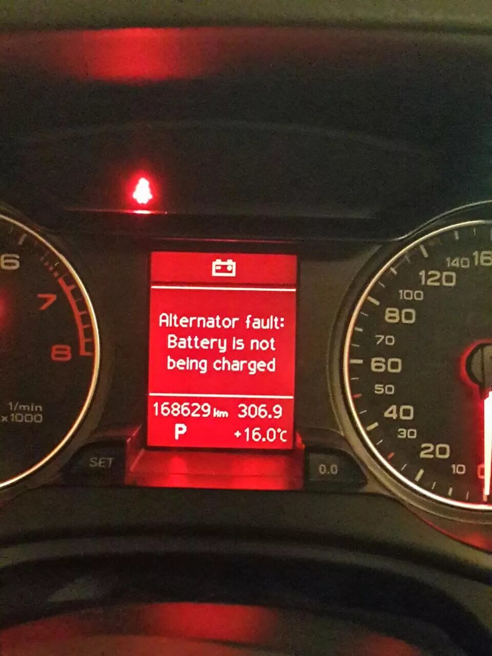 Alternator Fault Battery is not being charged Audi q5. Ошибка Ауди Генератор.