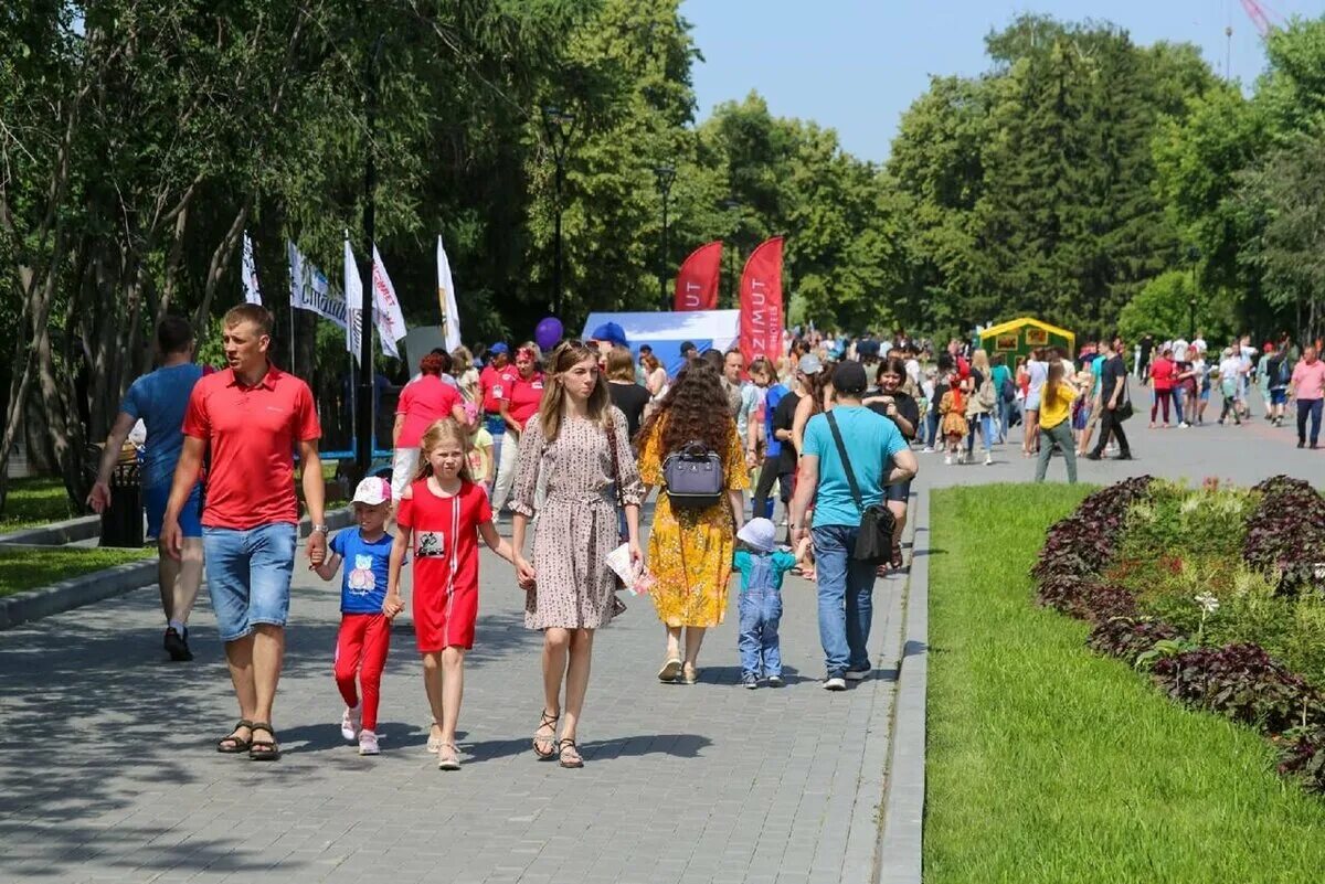 Пашинский сквер Новосибирск. День города НСК. Празднование дня города. С днем города.