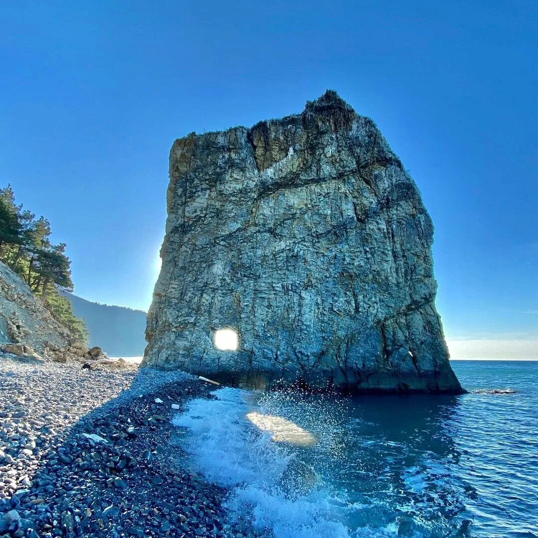 Золотые ворота крым. Мальта скалы. Скала интернет. Скала дива симеиз высота. "скала".