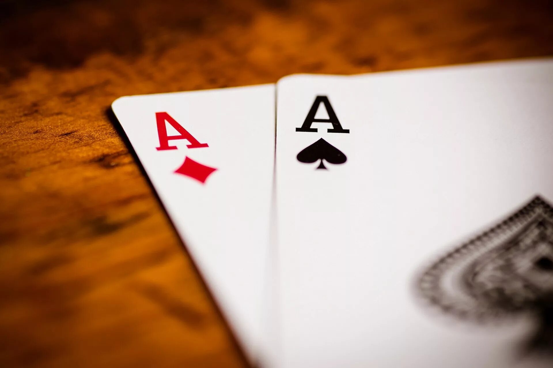 Два туза. Карты два туза. Покер 2 туза. Пара Тузов в покере.