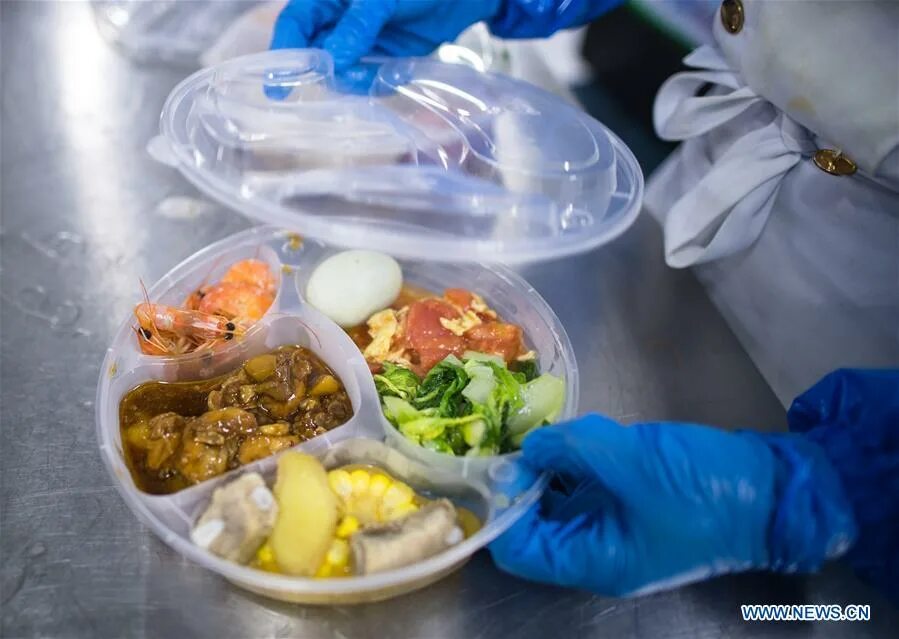 что можно принести человеку в больницу. пакет с продуктами на столе. пакеты для продуктов. инфографика что делать если. какие лекарства должны быть в больнице.