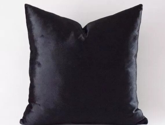 Декоративная подушка черный. Икеа холло подушка 903. Black pillow. Black pillow. Наволочка гурли икеа.