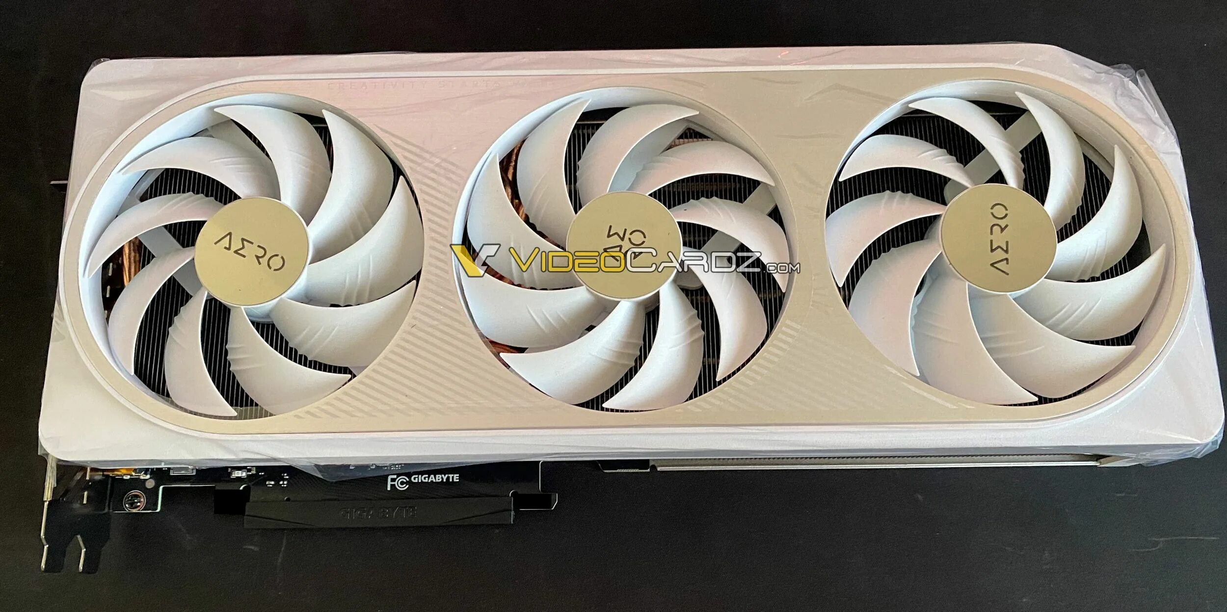 Rtx 4070 ti super white. Видеокарта RTX 4070 ti. RTX 4070 ti Gigabyte Aero. Видеокарта 4070 ti Aero. Видеокарта Gigabyte RTX 4070.