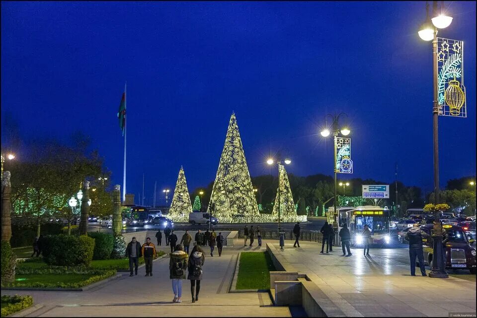 Погода в азербайджане в апреле. Баку в январе. Новый год в Азербайджане. Азербайджан в январе. Баку в январе фото.