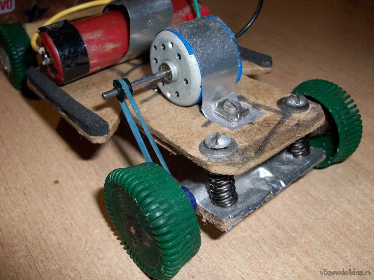 как можно самодельный. самоделки. станок из амортизаторов для болгарки. токарный станок по дереву из швеллера. трубогиб стд 439.