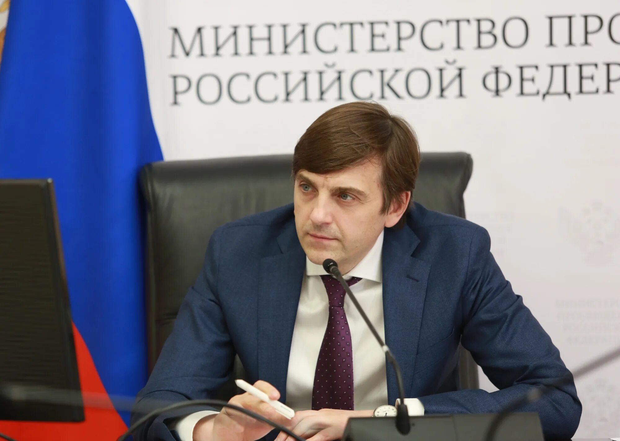Министр значение. Кравцов министр просвещения. кравцов семья министра просвещения.