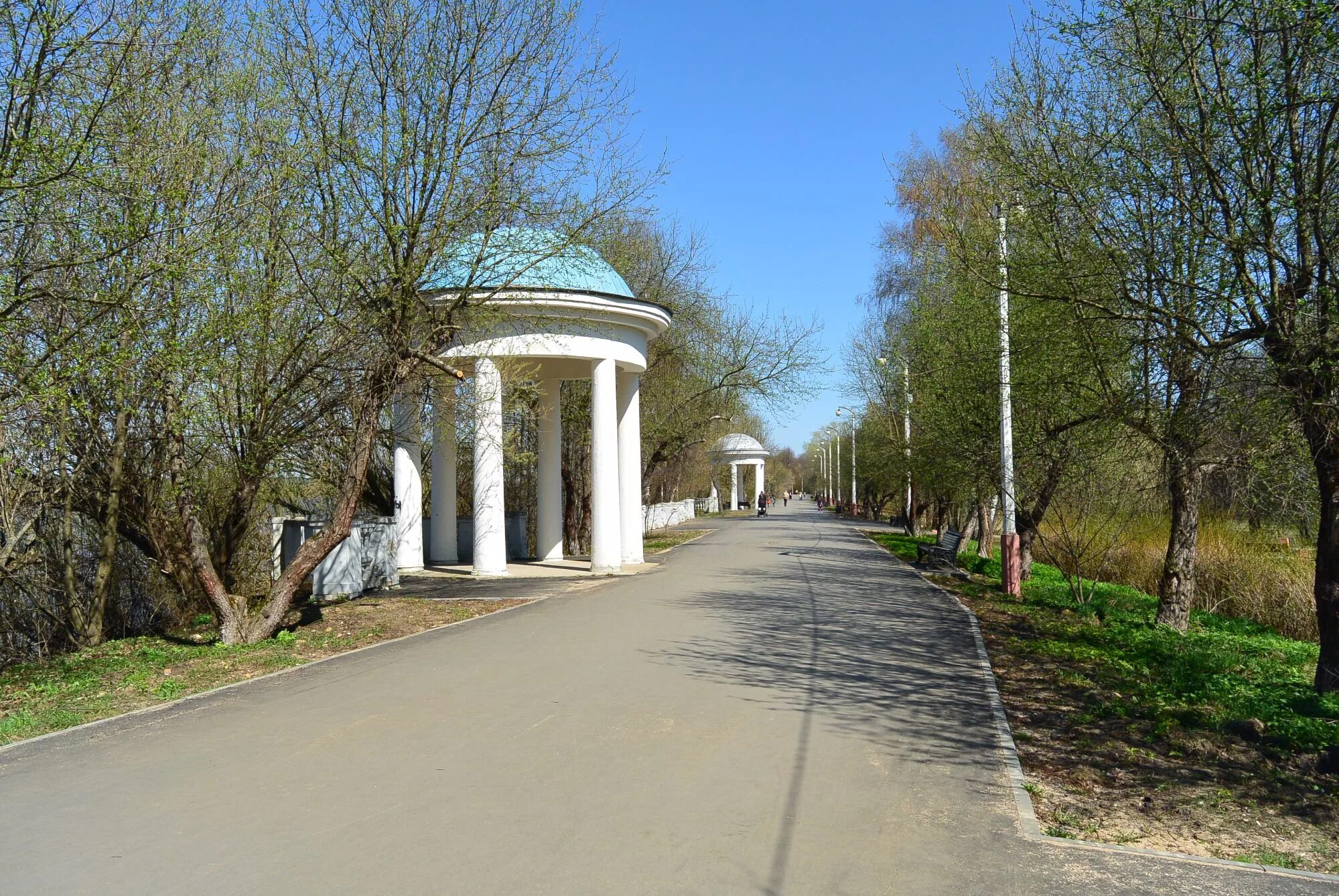 Дубна набережная менделеева. Дубна набережная менделеева. Дубна набережная волги. Дубна набережная волги. Комсомольская набережная дубна.