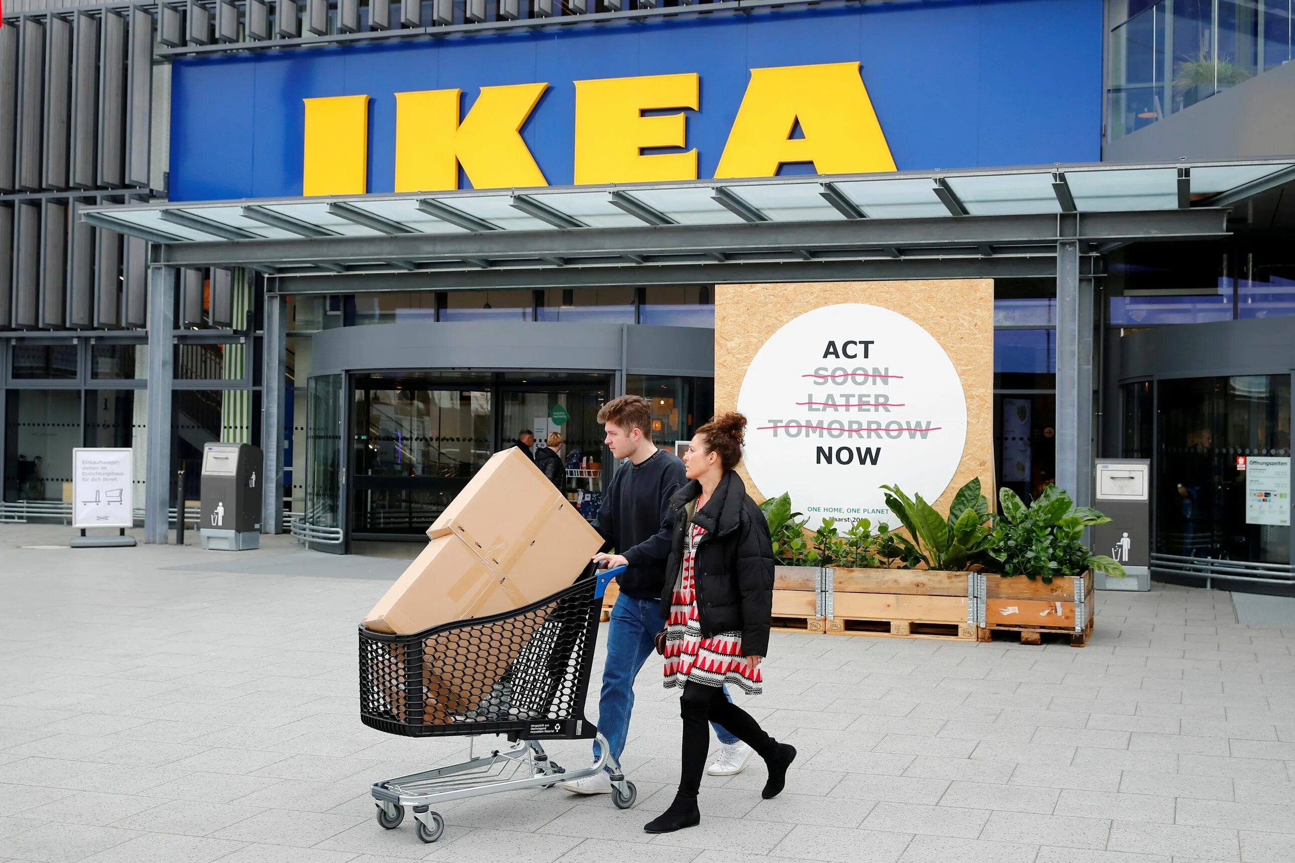 Икеа эстония на русском. Ikea в Швеции. Швеция магазин икеа. Шведские магазины. Шведская икеа.