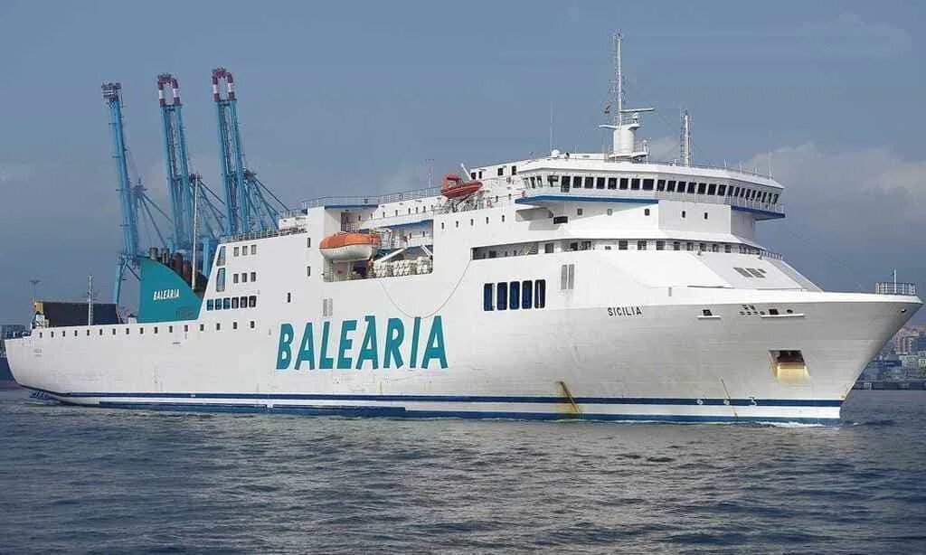 Переправа тест. Balearia паром. Паром Испания. Корабль Balearia Барселона. Паром до Испании.