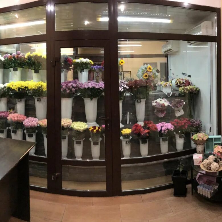 Оборудование для цветочного магазина. Цветочный бизнес. Цветочный магазин бизнес. Мебель для цветочного бизнеса.
