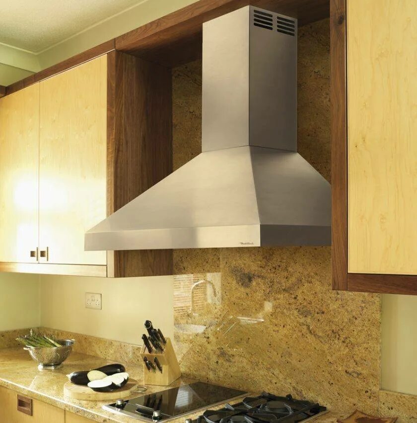 Расположение вытяжек. Кухонная вытяжка Kitchen Hood. Вытяжка Kitchen Exhaust Hood Stove. Купольная вытяжка в интерьере. Купольная вытяжка для кухни.