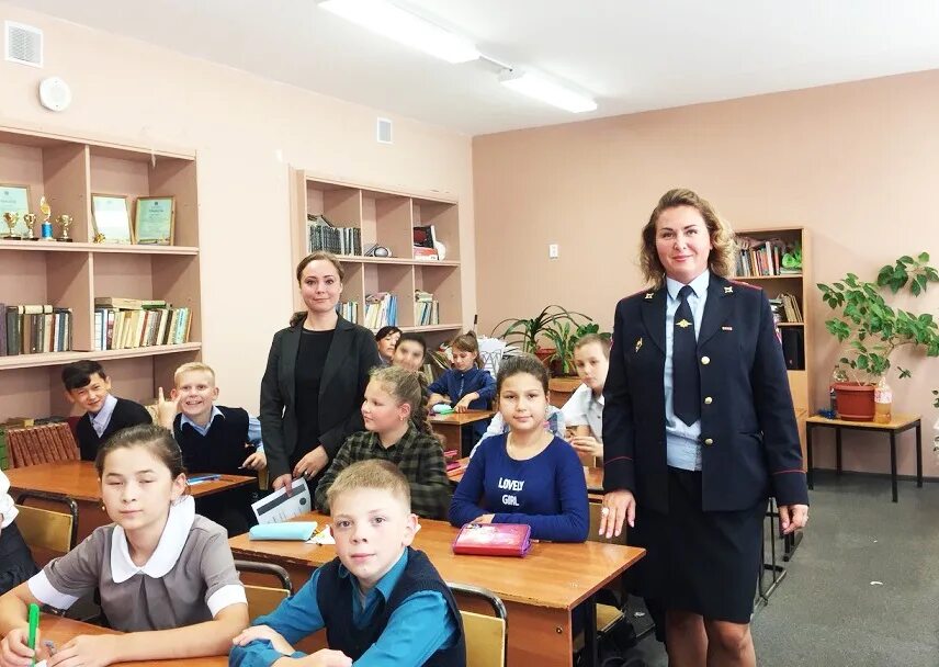 Школа в хамовниках 171. Частная школа фрунзенская. Частная школа фрунзенская. Частная школа-пансион мгу им. Интерактивные кабинеты по истории с посадочными местами.