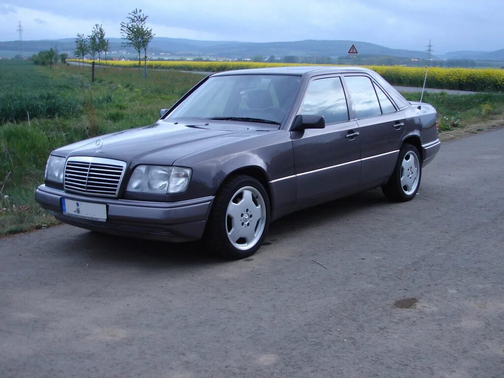 Е класс 1991. 220 124. Mercedes-benz w124 1993. 220 124. Mercedes w124 e220.