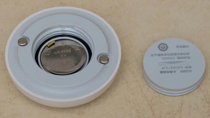 Датчик протечки Aqara Water leak sensor. Батарейки 2032 датчик Xiaomi. Датчик протечки FC-50. Батарейка в датчиках Aqara.