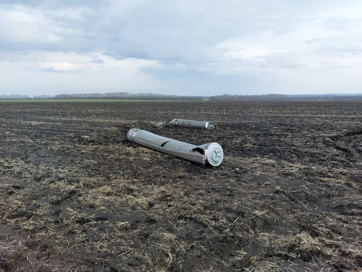 Ракетная опасность белгородская обл. Обломки ракеты в Воронежской области. Точка у ракетный комплекс ВСУ. С 300 ракета Украина. Ракета с 300 в Воронежской обл.