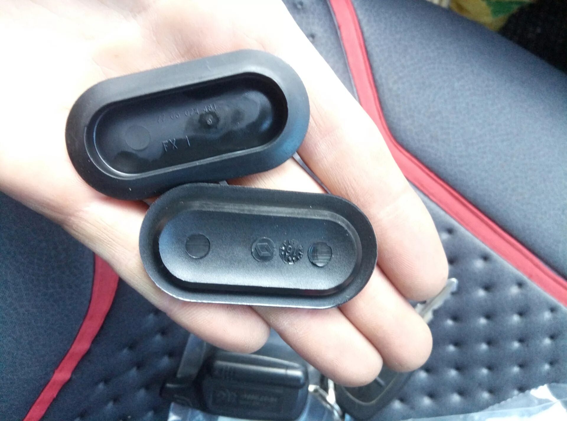 Заглушки на пороги рено. Заглушка порога renault scenic 2. renault logan 2 заглушка порога. заглушка порога рено логан 1. заглушка порога рено меган 2.