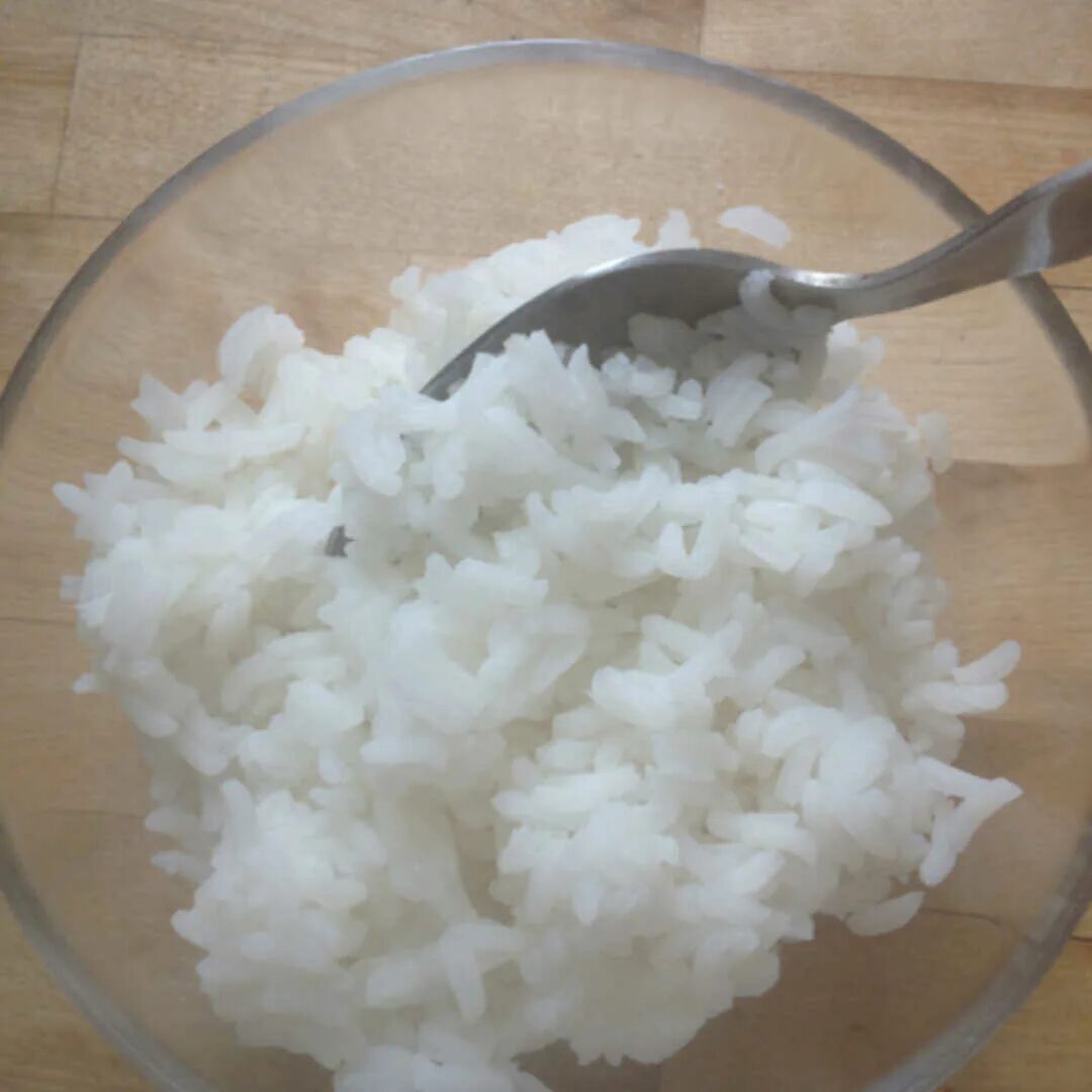Сколько грамм в отварном рисе. 100 Грамм риса. 100 Грамм варного Рисп. 100 Г отварного риса. 100 Грамм готового риса.