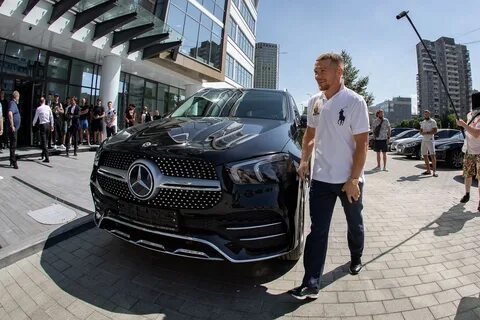 Какой автомобиль подарили