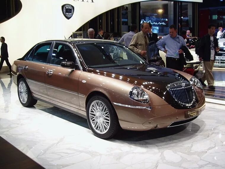 Лянча автомобиль 2024. Lancia thesis bicolore. Lancia thesis 2009. Автомобиль Lancia thesis. Lancia thesis салон.