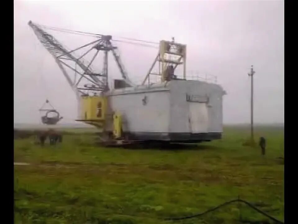 Шагающий экскаватор в Бокситогорске. Шагающий экскаватор видео передвижения. Шагающий экскаватор РП. Михайловка Черемховский район. Как едет шагающий экскаватор видео.