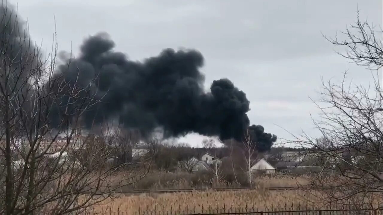 Украинцы бомбят россию. Пожары и взрывы. Ситуация в Ахтырке. Взрывы в Сумской области. Сгоревшие военные на Украине.