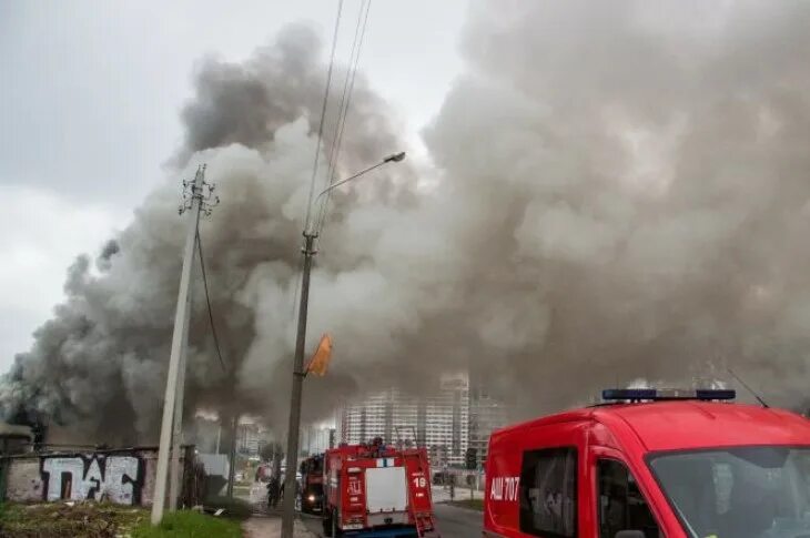 Что за взрывы в орле сейчас. Пожар в Белгороде.