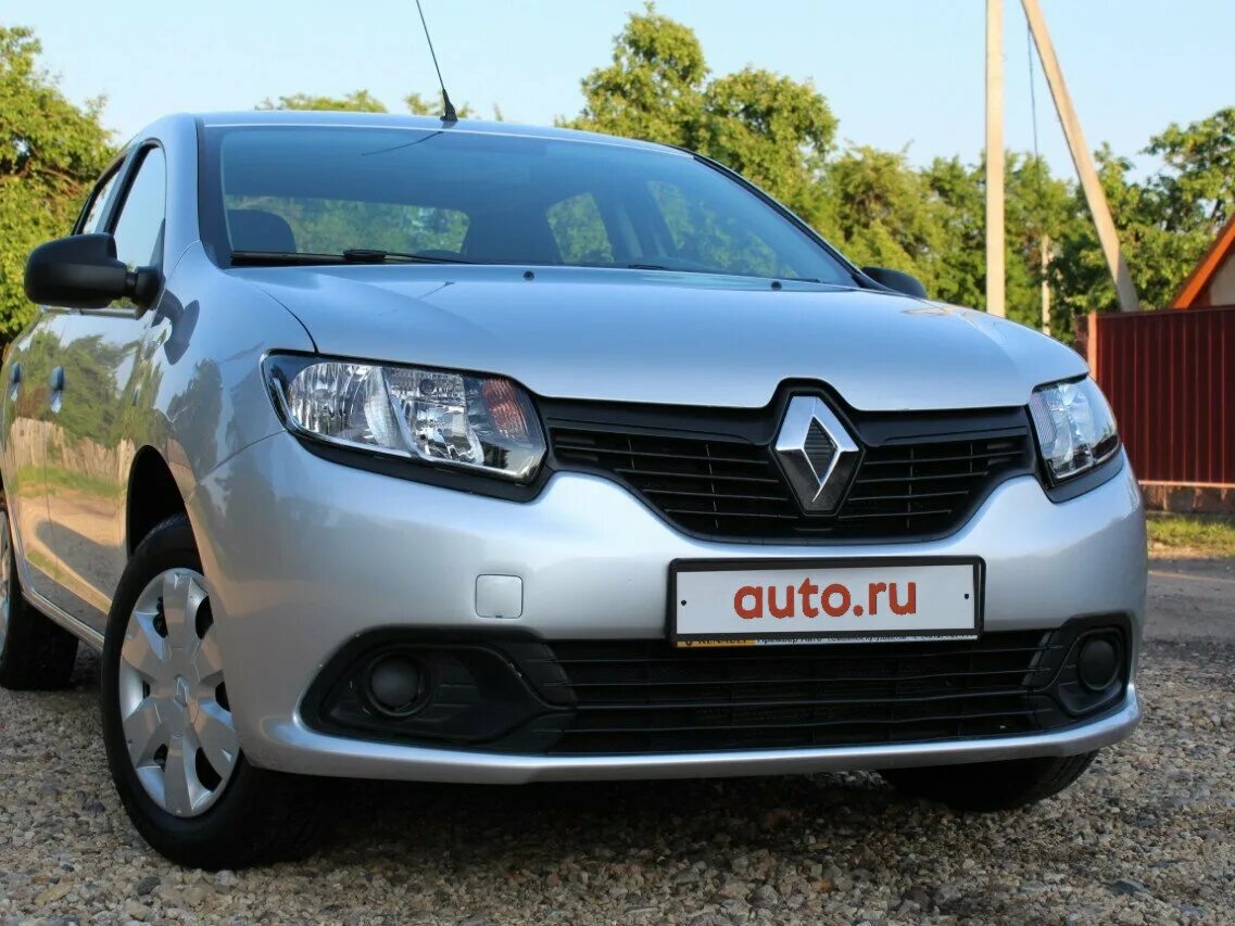 Рено Логан 2 поколение. Логан 2016 года. Renault Logan 2 серебристый. Рено Логан 2 2016 год противотуманки. Купить бу рено недорого