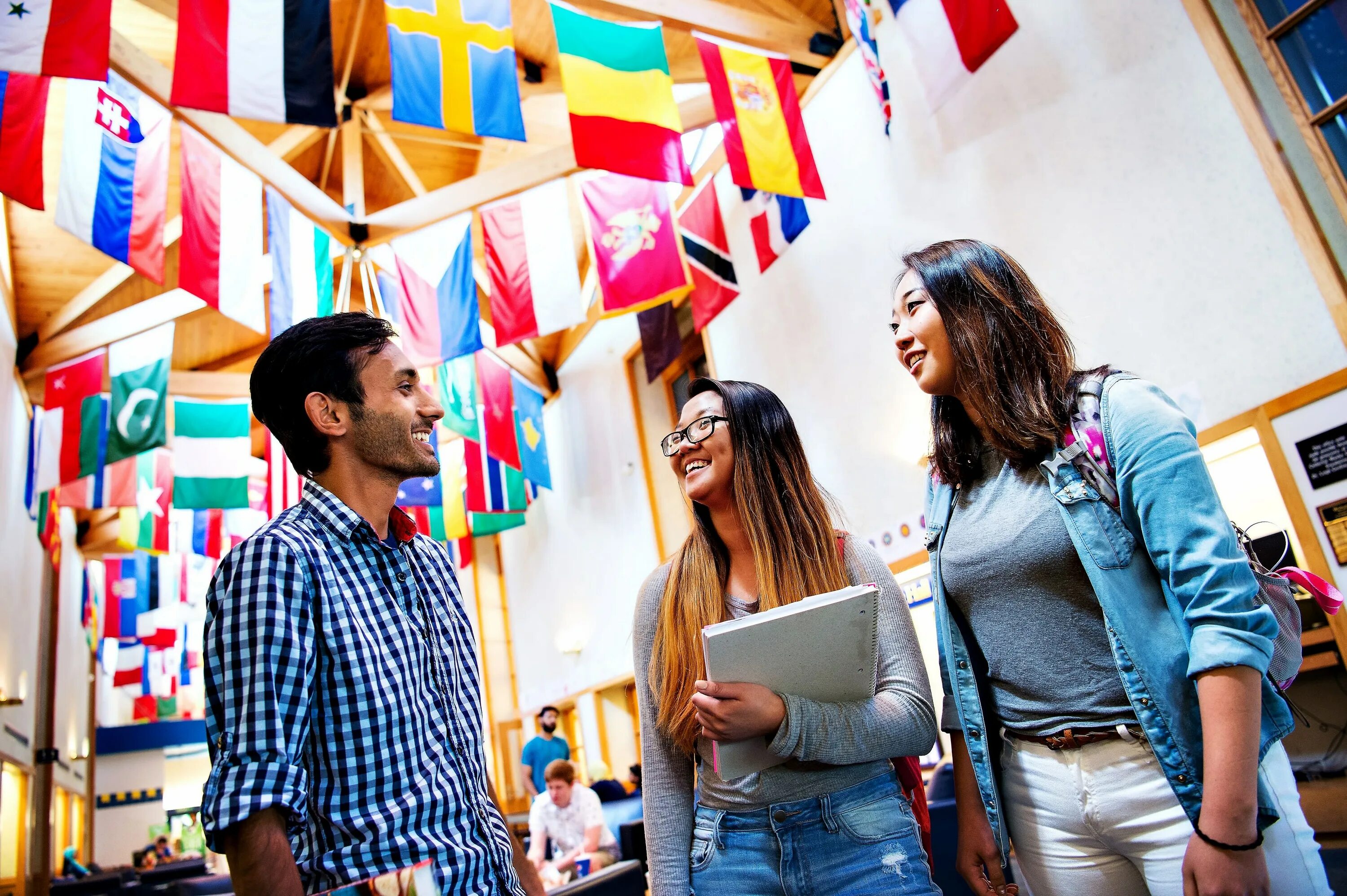 Relationships course. Hispanic millennials. Офисный работник. Офисный работник. Переговоры с клиентом.