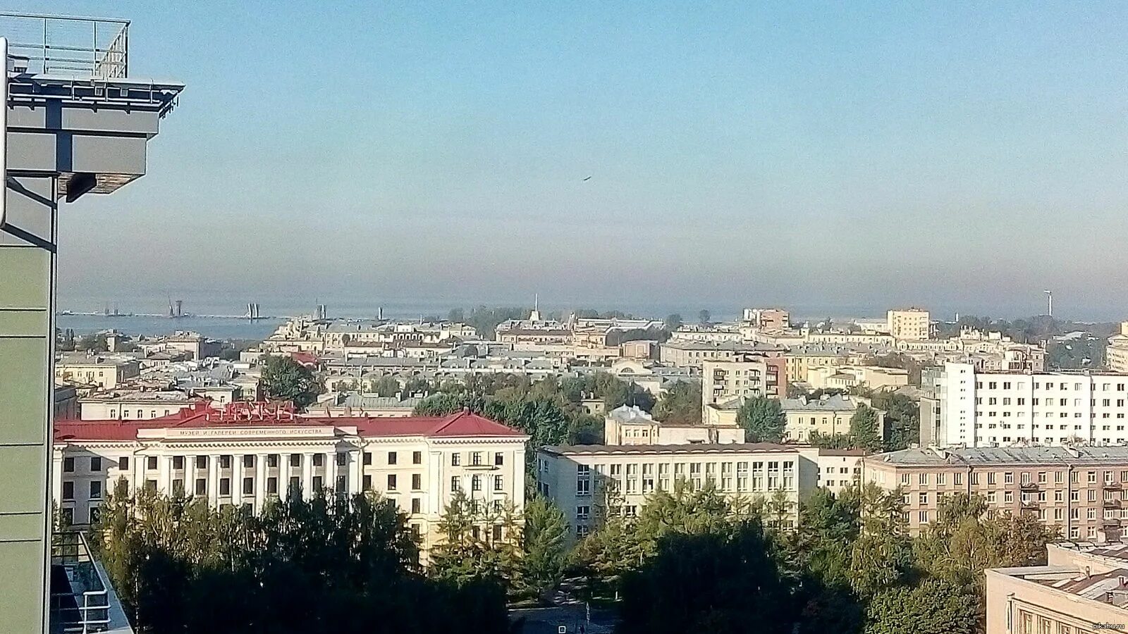 Гни город. Санкт-Петербург вид из окна. Городской вид из окна. Вид из окна панорама. Панорама города из окна.